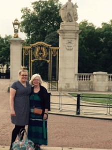 Naomi and Ann outside the Australia Gate before entry to the West face of Buckingham Palace