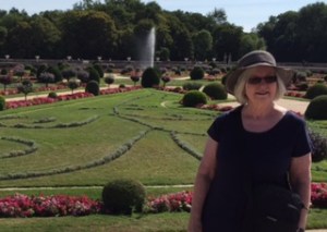 Chenonceau formal garden and fountain with Ann