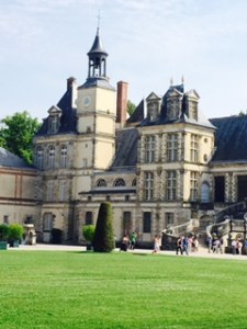 Another view of the exteror of Fontenebleu Chateau
