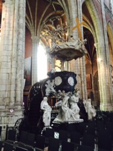 Pulpit in white marble from Cararra and Danish oak by L Delvaux (1696-1778). It represents 