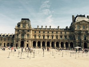 Wally's World is closed! National Lampoon's Vacation comes to the Louvre and none is there because it's closed on Tuesdays (at the moment1)